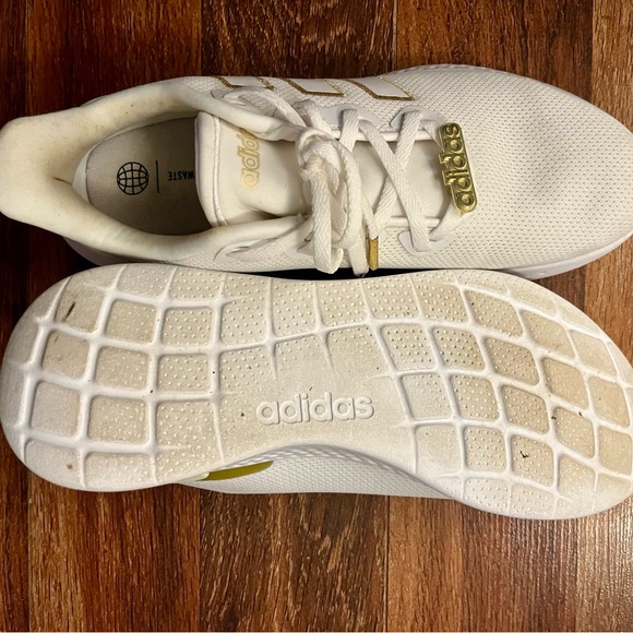 Adidas  size 8.5 - Picture 3 of 3